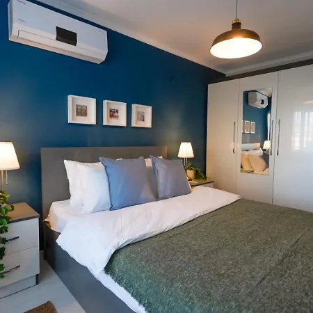 Excellent Flat Near Hadrian's Gate דירה *